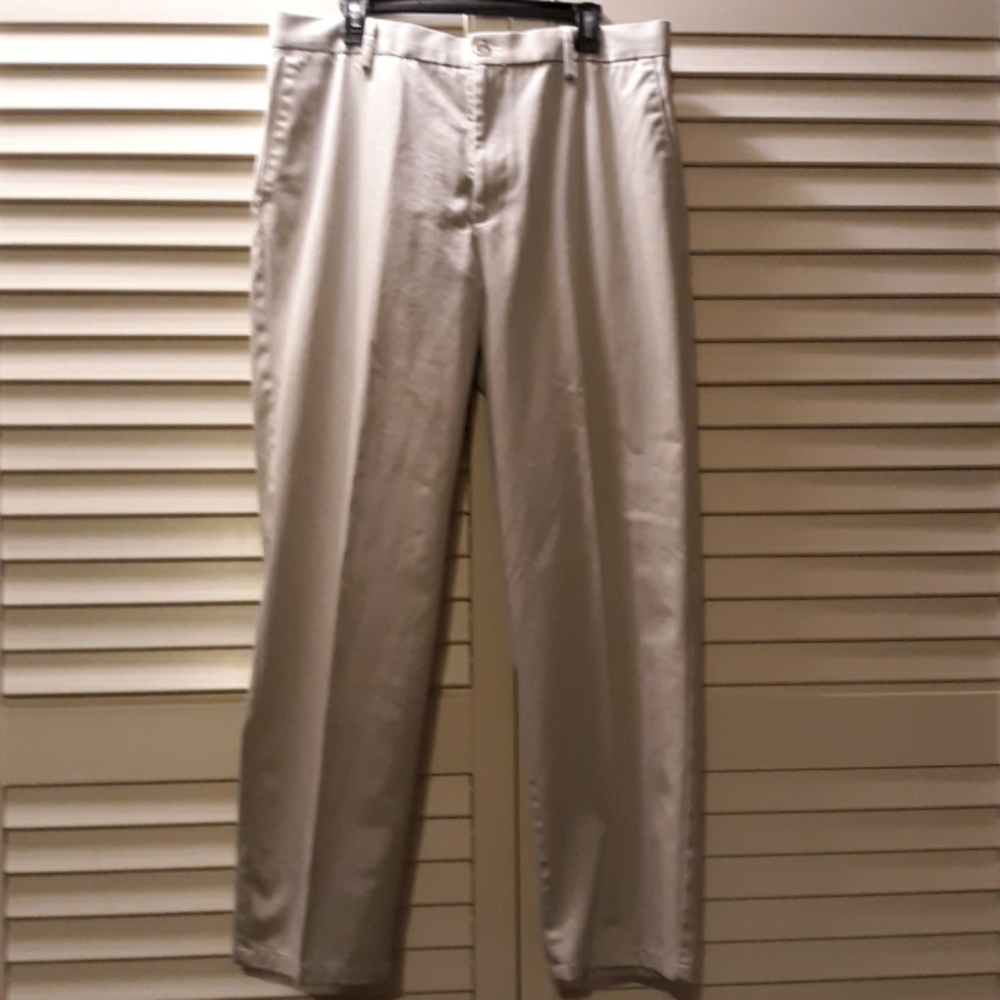Mens Dockers flat front khakis